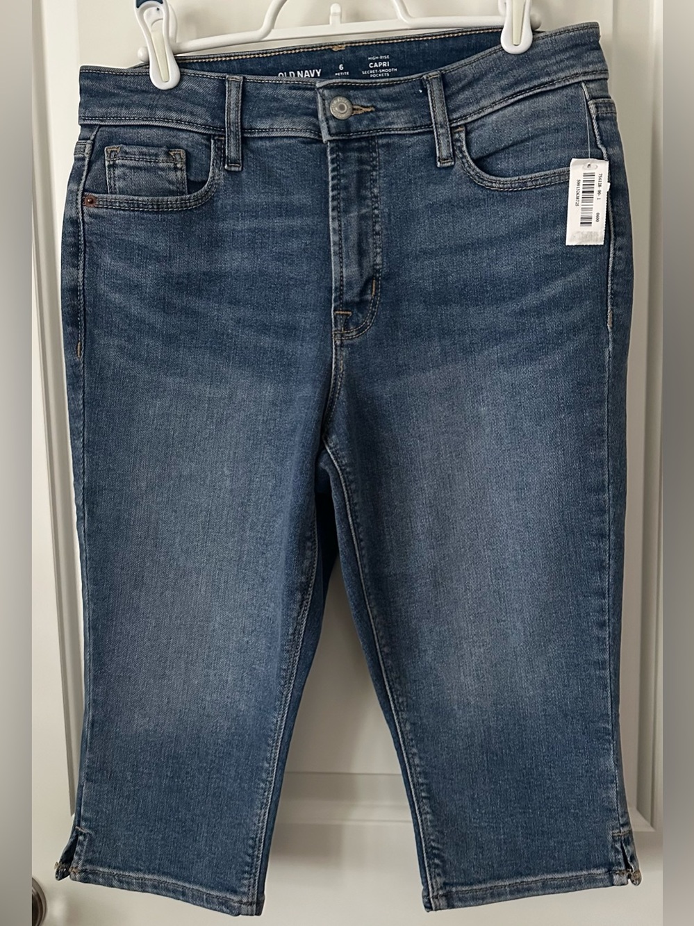 Old Navy High Rise Capri Jeans Women’s 6 Petite NWT Secret Smooth Pockets